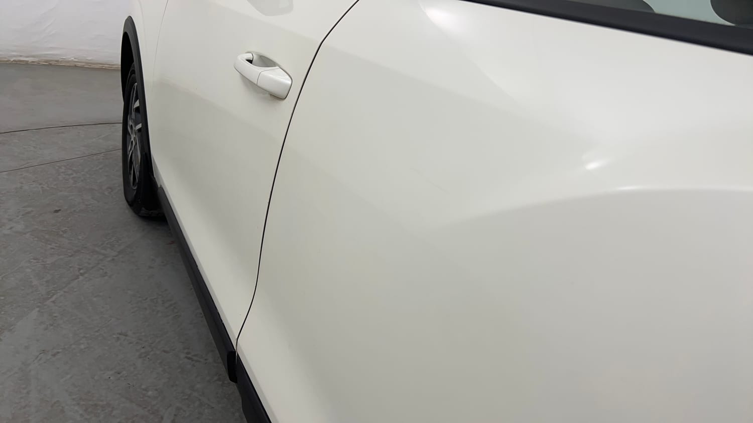 Used 2023 Mahindra XUV 300 W8 (O) 1.2 Petrol Petrol Manual dents MINOR SCRATCH