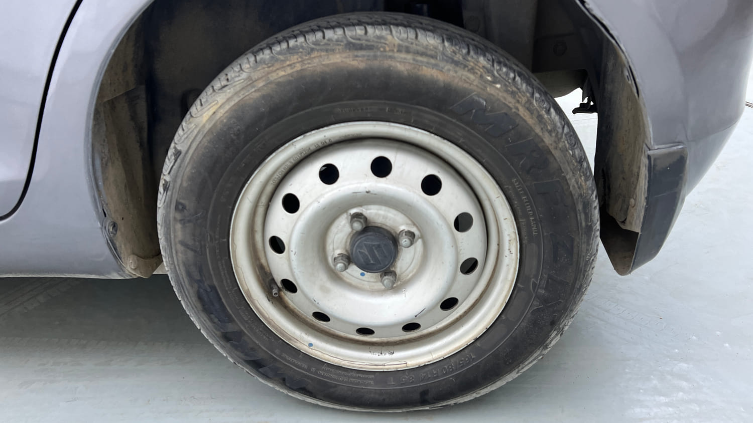 Used 2013 Maruti Suzuki Swift LDi Diesel Manual tyres LEFT REAR TYRE RIM VIEW