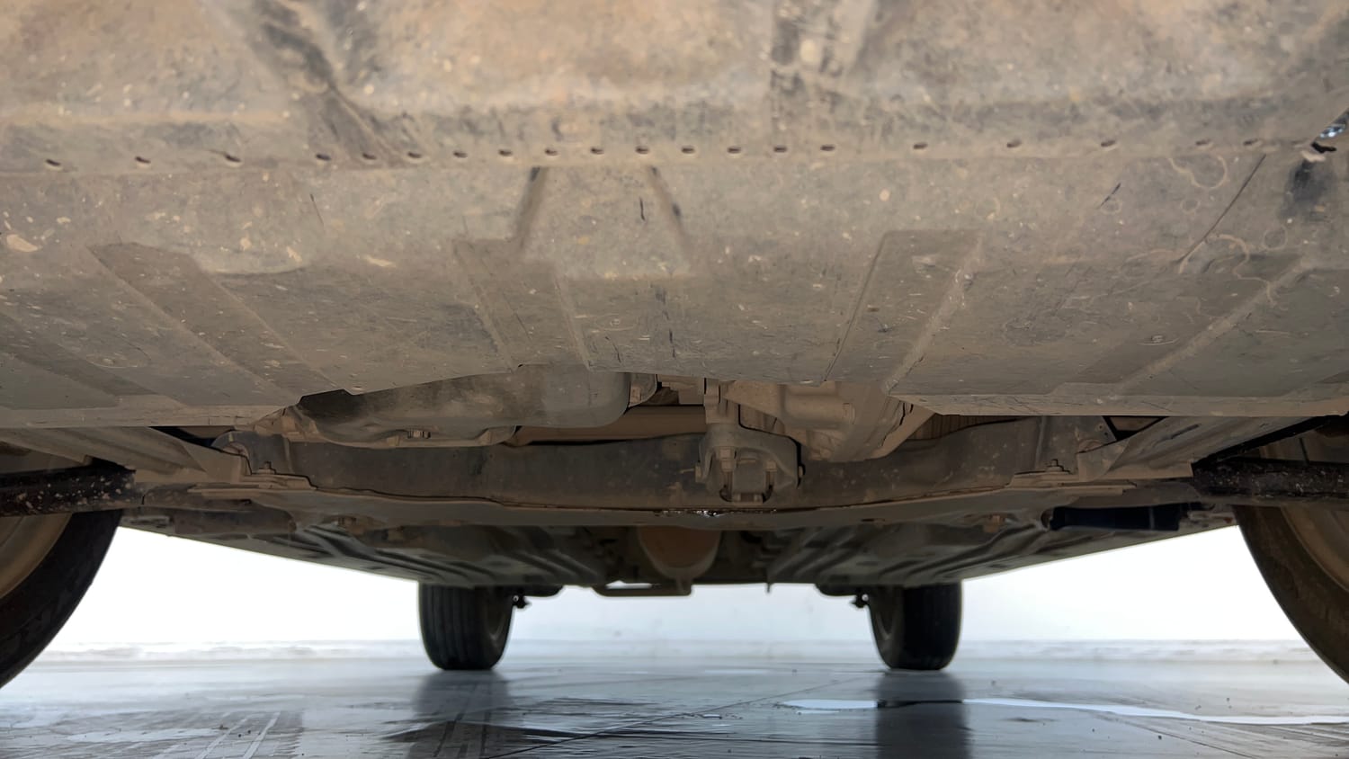 Used 2023 Toyota Urban Cruiser Hyryder V Hybrid Hybrid Automatic extra FRONT LEFT UNDERBODY VIEW