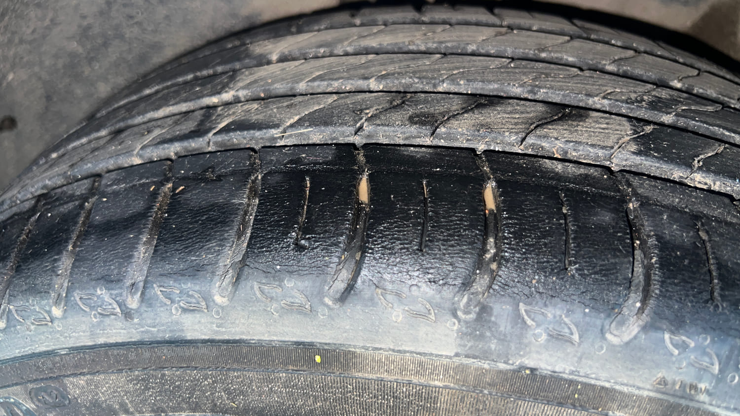 Used 2022 Skoda Kushaq Style 1.5L TSI MT Petrol Manual tyres RIGHT REAR TYRE TREAD VIEW