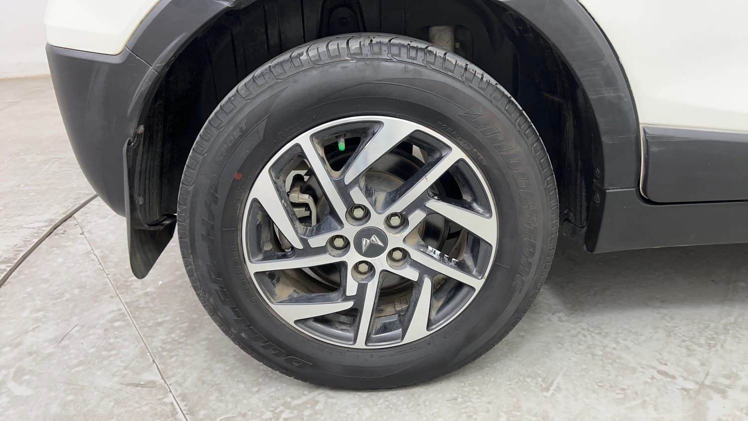 Used 2023 Mahindra XUV 300 W8 (O) 1.2 Petrol Petrol Manual tyres RIGHT REAR TYRE RIM VIEW