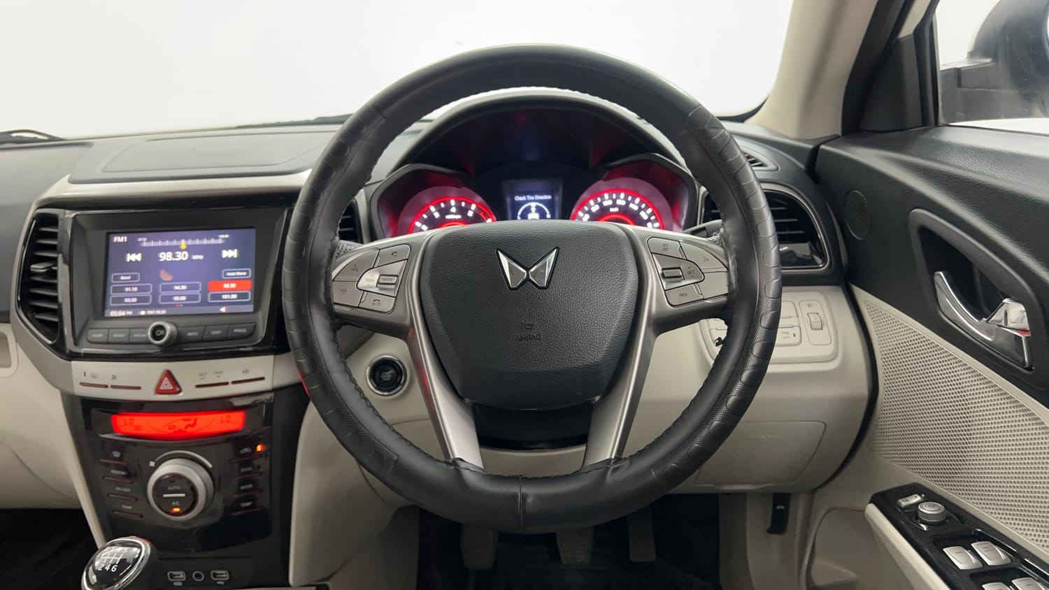 Used 2023 Mahindra XUV 300 W8 (O) 1.2 Petrol Petrol Manual interior STEERING VIEW