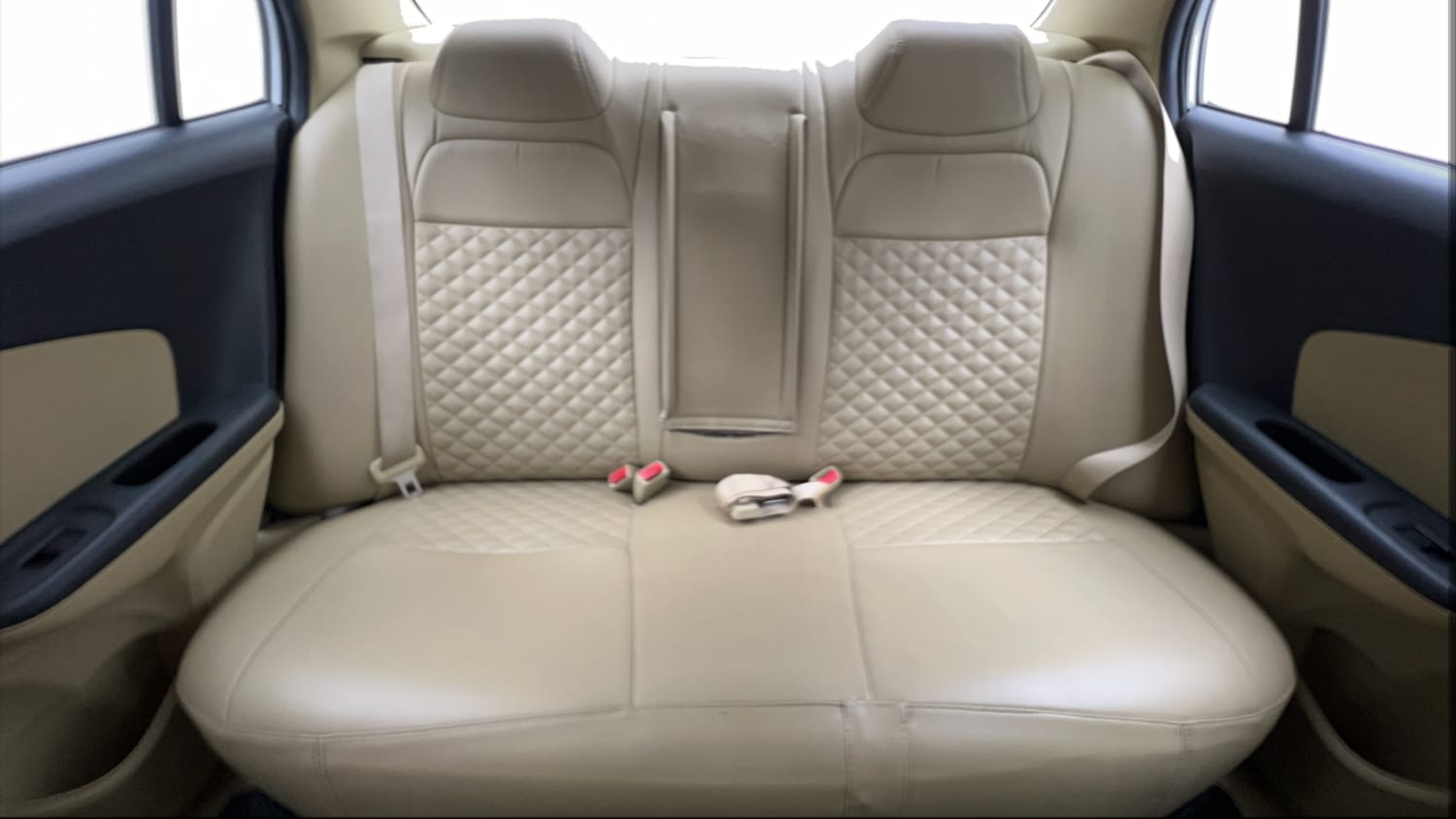 Used 2015 Honda Amaze 1.2 VX i-VTEC Petrol Manual interior REAR SEAT CONDITION VIEW