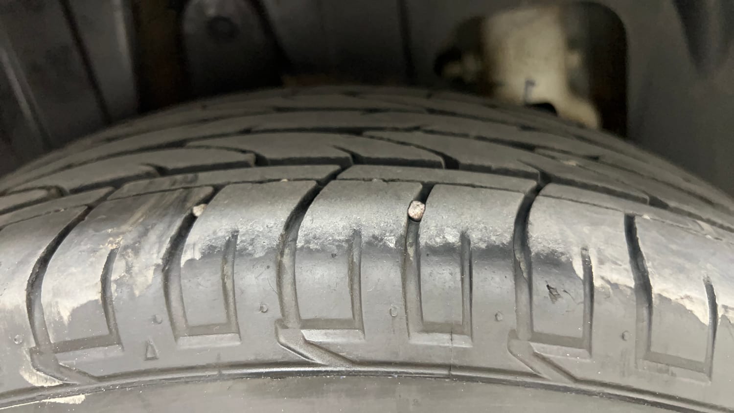 Used 2023 Mahindra XUV 300 W8 (O) 1.2 Petrol Petrol Manual tyres RIGHT REAR TYRE TREAD VIEW
