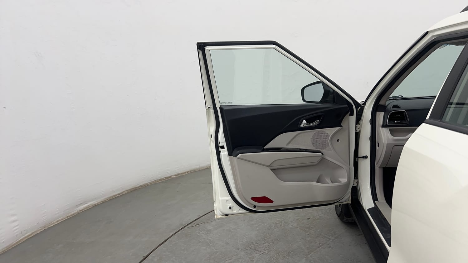 Used 2023 Mahindra XUV 300 W8 (O) 1.2 Petrol Petrol Manual interior LEFT FRONT DOOR OPEN VIEW