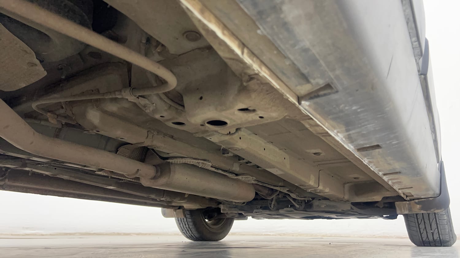 Used 2023 Mahindra XUV 300 W8 (O) 1.2 Petrol Petrol Manual extra REAR RIGHT UNDERBODY VIEW
