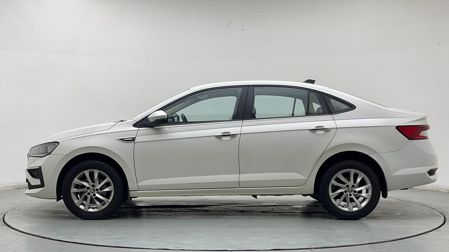 2022 Skoda Slavia Ambition 1.0L TSI AT-1