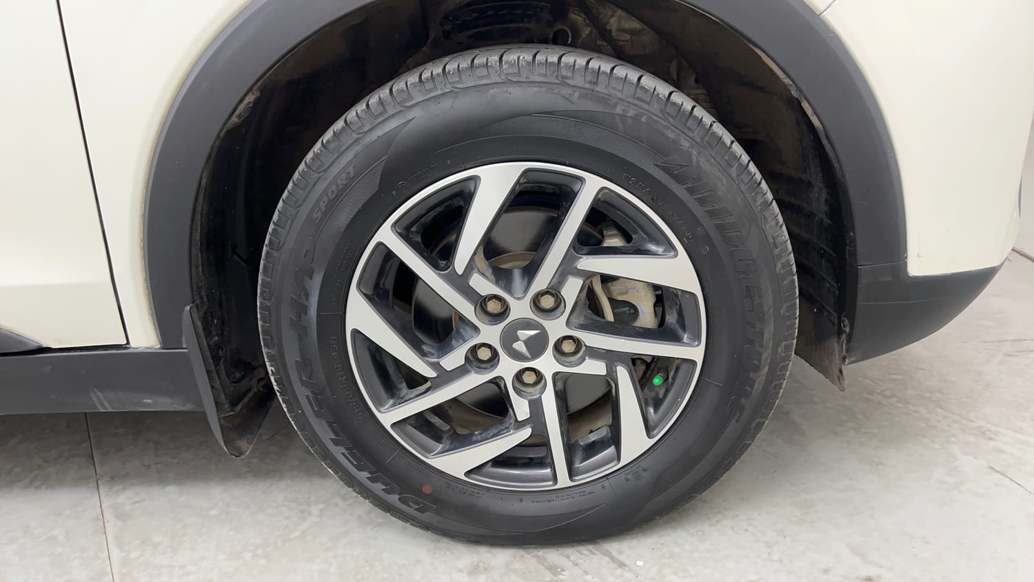 Used 2023 Mahindra XUV 300 W8 (O) 1.2 Petrol Petrol Manual tyres RIGHT FRONT TYRE RIM VIEW
