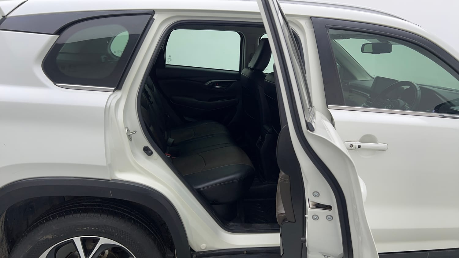 Used 2023 Toyota Urban Cruiser Hyryder V Hybrid Hybrid Automatic interior RIGHT SIDE REAR DOOR CABIN VIEW