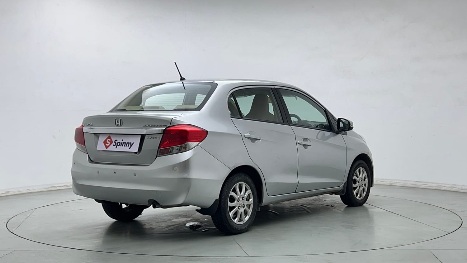 Used 2015 Honda Amaze 1.2 VX i-VTEC Petrol Manual exterior RIGHT REAR CORNER VIEW