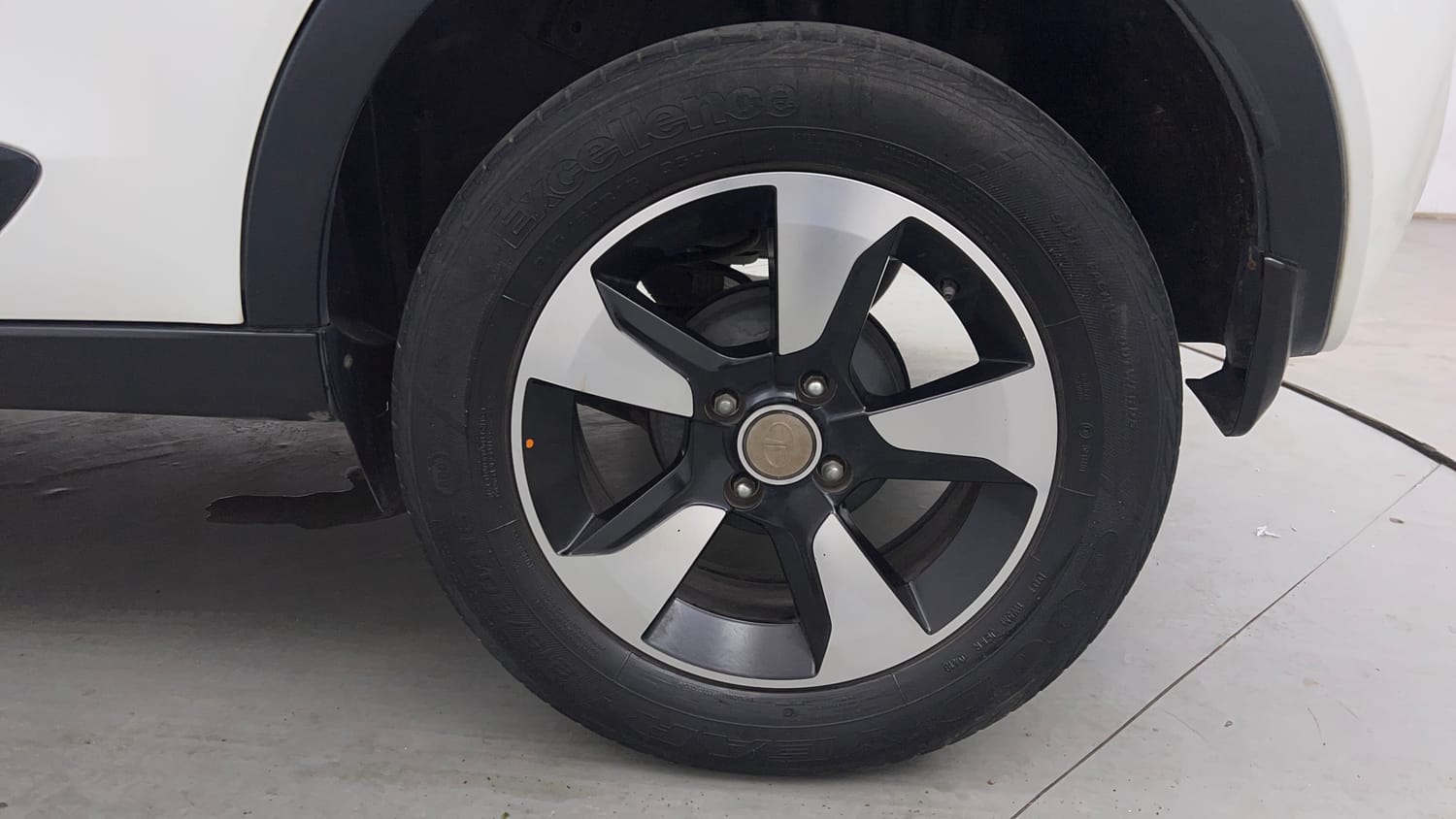 Used 2019 Tata Nexon XZ Plus Dual Tone Petrol Manual tyres LEFT REAR TYRE RIM VIEW