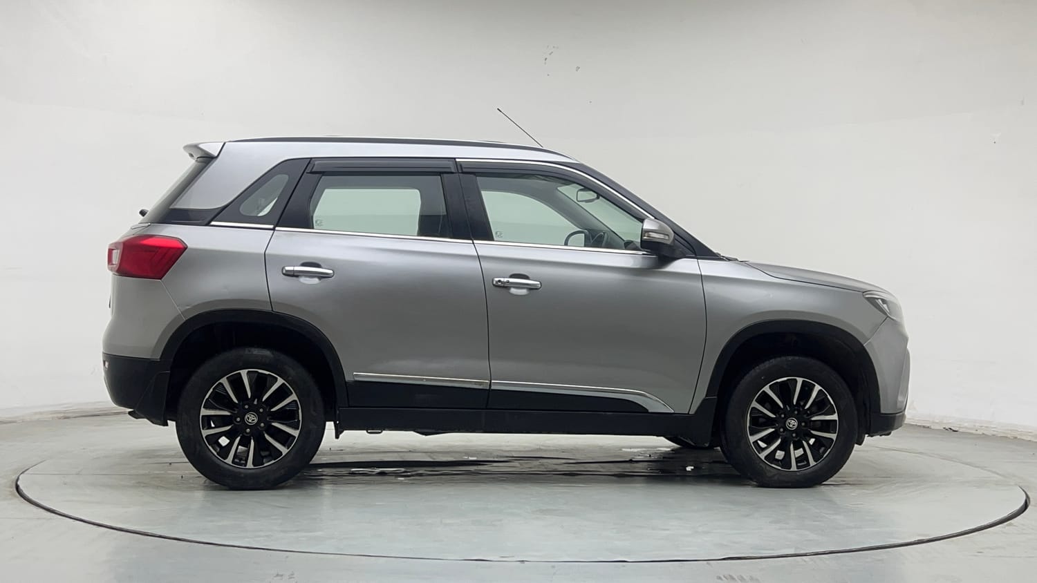 2022 Toyota Urban Cruiser Premium Grade MT-5