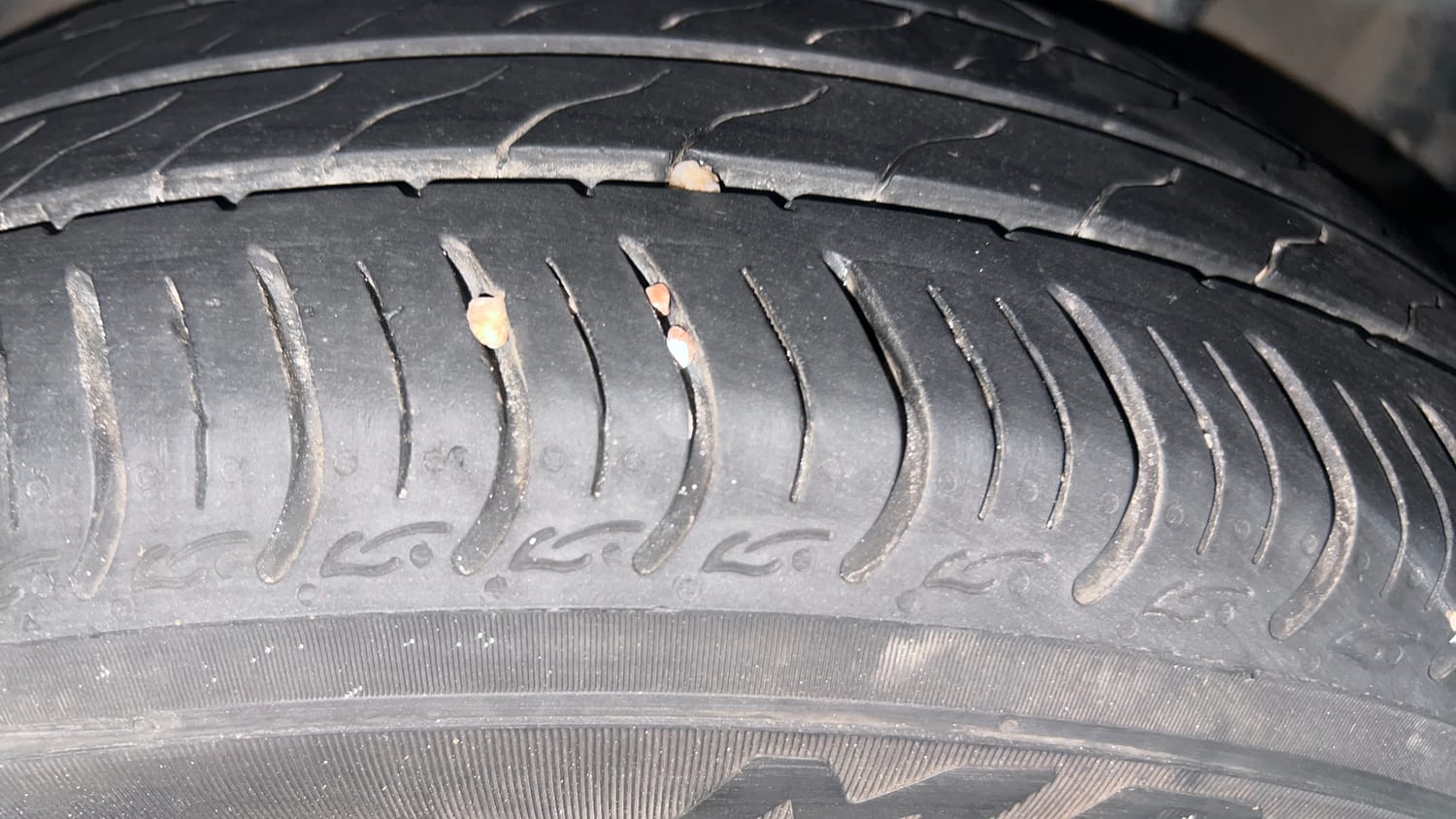 Used 2023 Hyundai Aura SX 1.2 CNG Cng Manual tyres LEFT REAR TYRE TREAD VIEW
