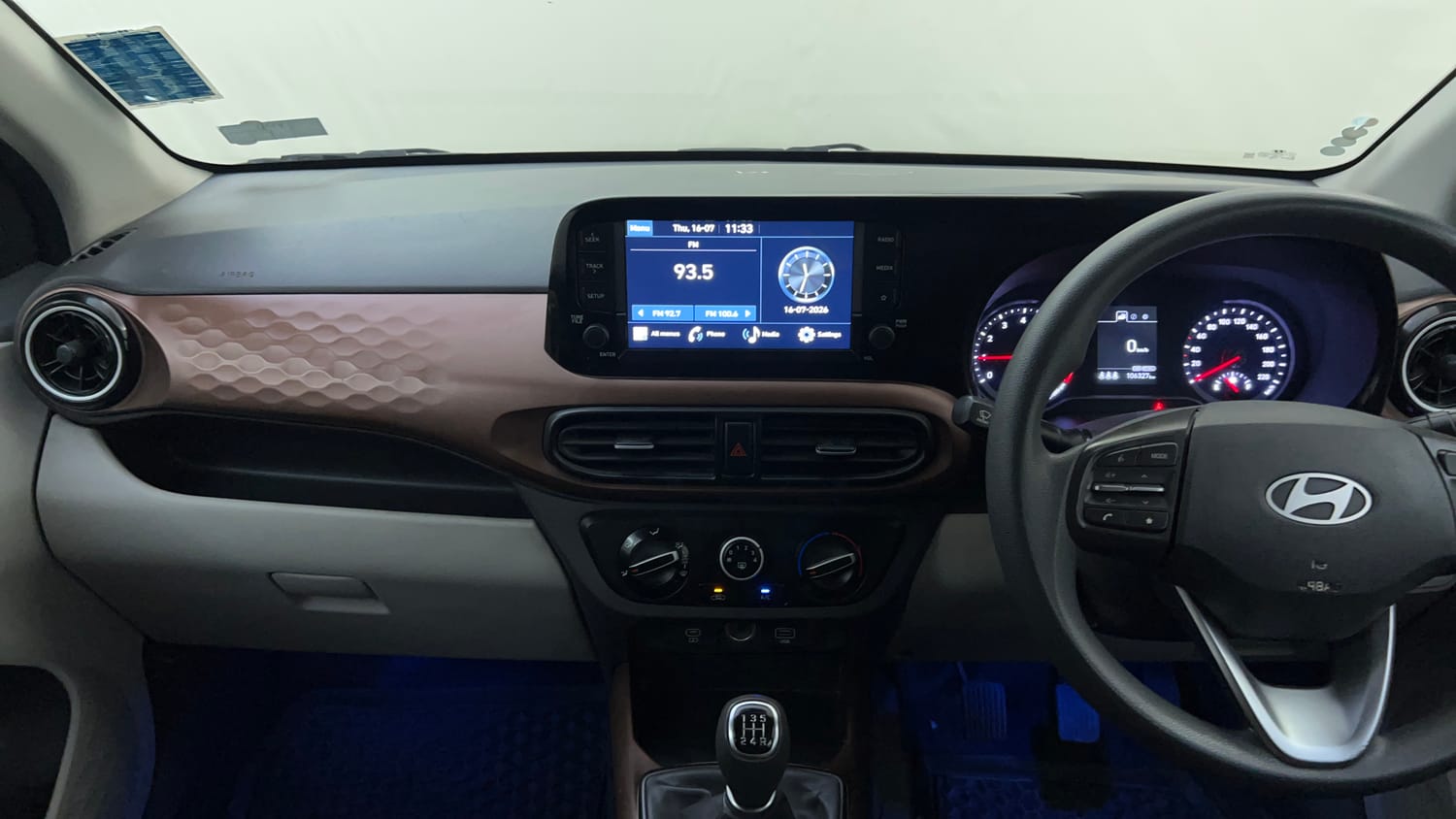 Used 2023 Hyundai Aura SX 1.2 CNG Cng Manual interior MUSIC SYSTEM & AC CONTROL VIEW