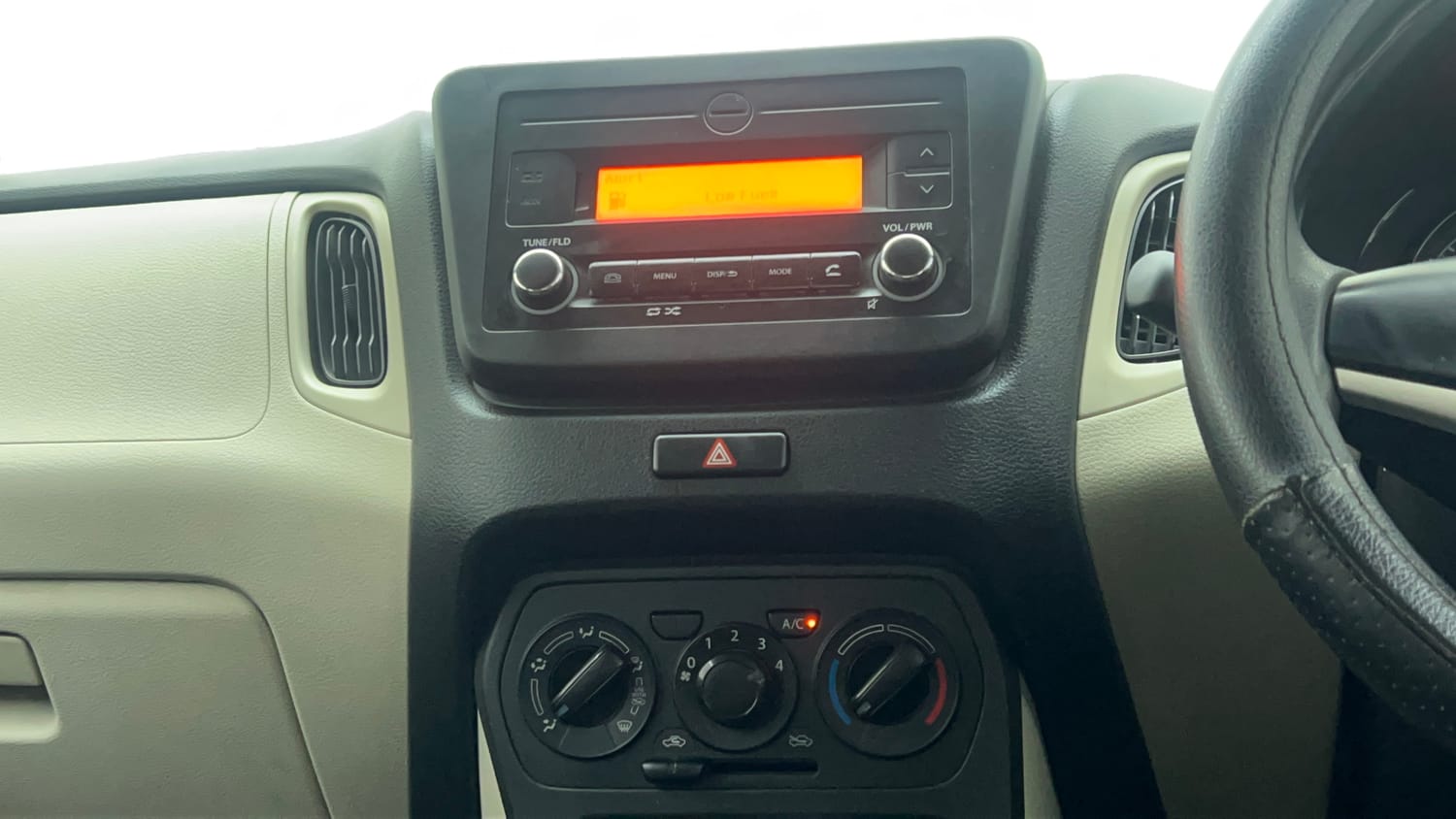 Used 2019 Maruti Suzuki Wagon R VXi 1.0 Petrol Manual top_features Integrated (in-dash) music system