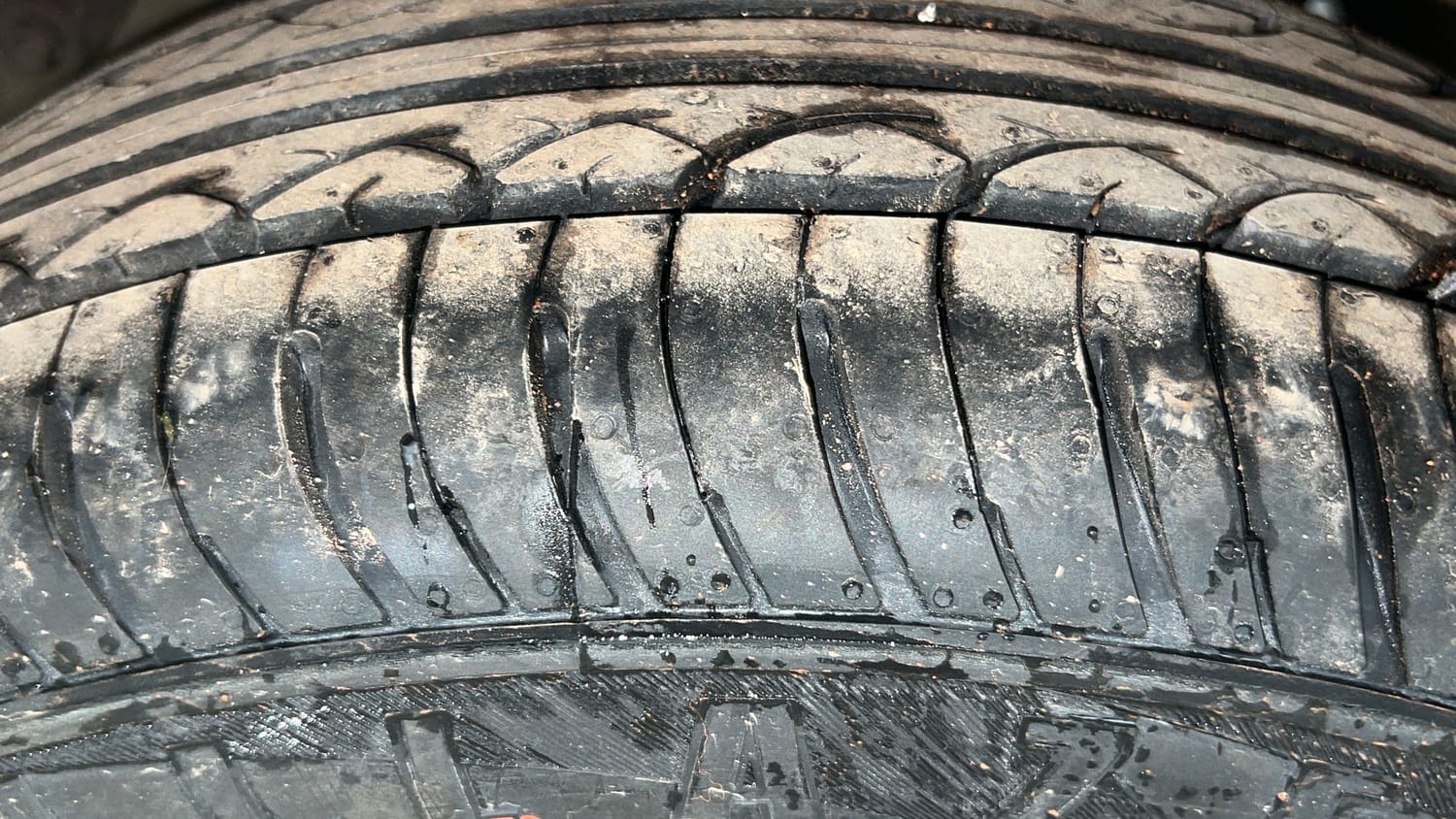 Used 2018 Mahindra KUV100 NXT K4 Plus 6 STR Petrol Manual tyres RIGHT REAR TYRE TREAD VIEW