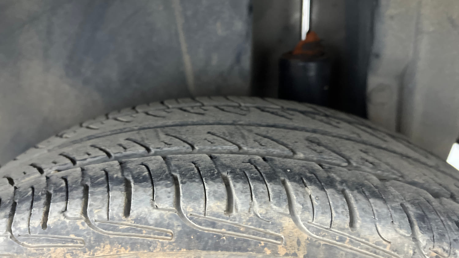 Used 2013 Maruti Suzuki Swift LDi Diesel Manual tyres LEFT REAR TYRE TREAD VIEW