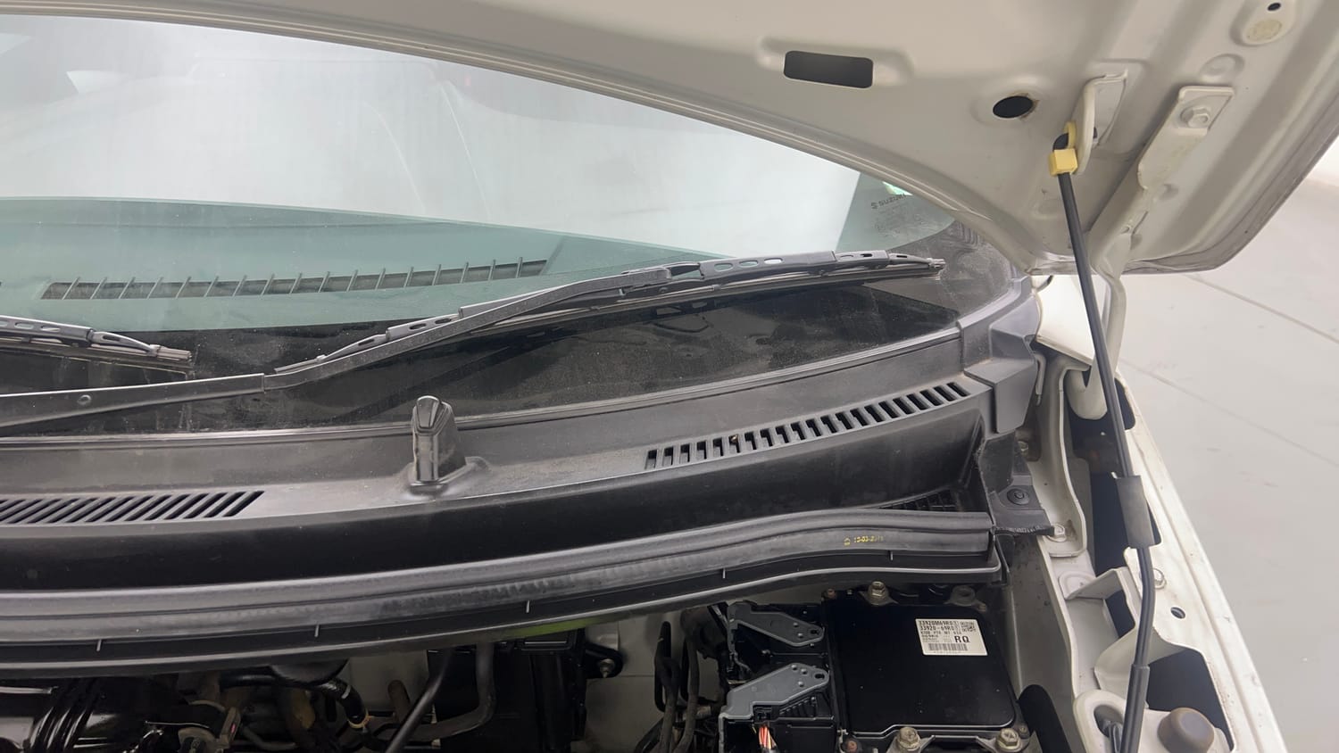 Used 2019 Maruti Suzuki Wagon R VXi 1.0 Petrol Manual engine ENGINE LEFT SIDE HINGE & APRON VIEW