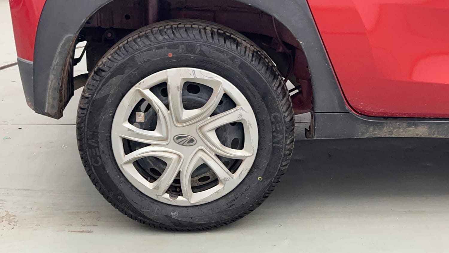 Used 2018 Mahindra KUV100 NXT K4 Plus 6 STR Petrol Manual tyres RIGHT REAR TYRE RIM VIEW