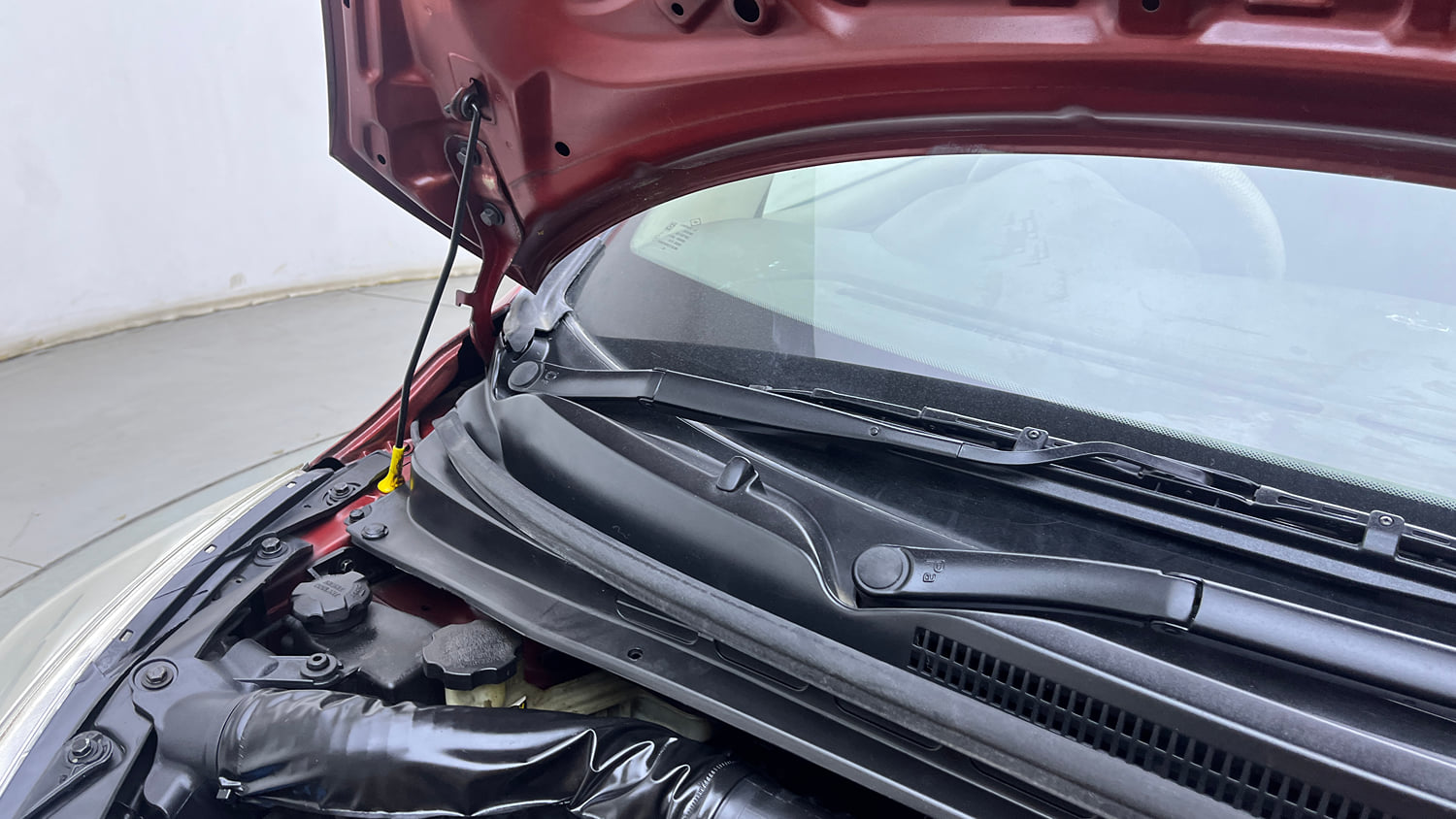 Used 2012 Hyundai i10 Sportz 1.2 AT Kappa2 Petrol Automatic engine ENGINE RIGHT SIDE HINGE & APRON VIEW