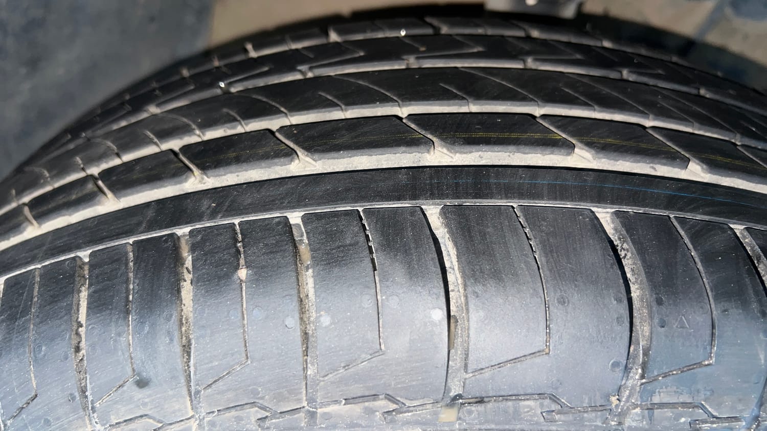 Used 2023 Toyota Urban Cruiser Hyryder V Hybrid Hybrid Automatic tyres RIGHT FRONT TYRE TREAD VIEW