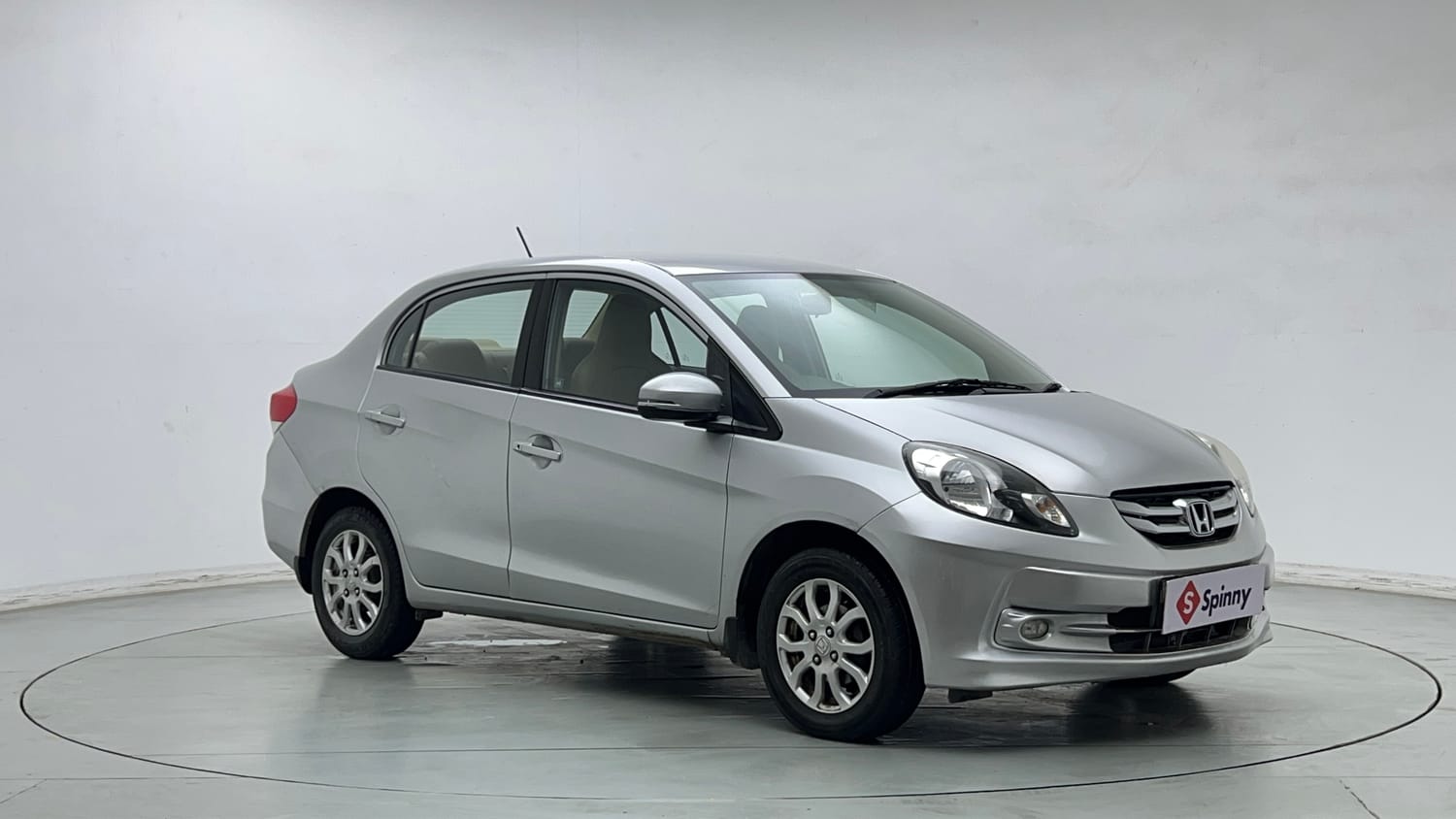 Used 2015 Honda Amaze 1.2 VX i-VTEC Petrol Manual exterior RIGHT FRONT CORNER VIEW
