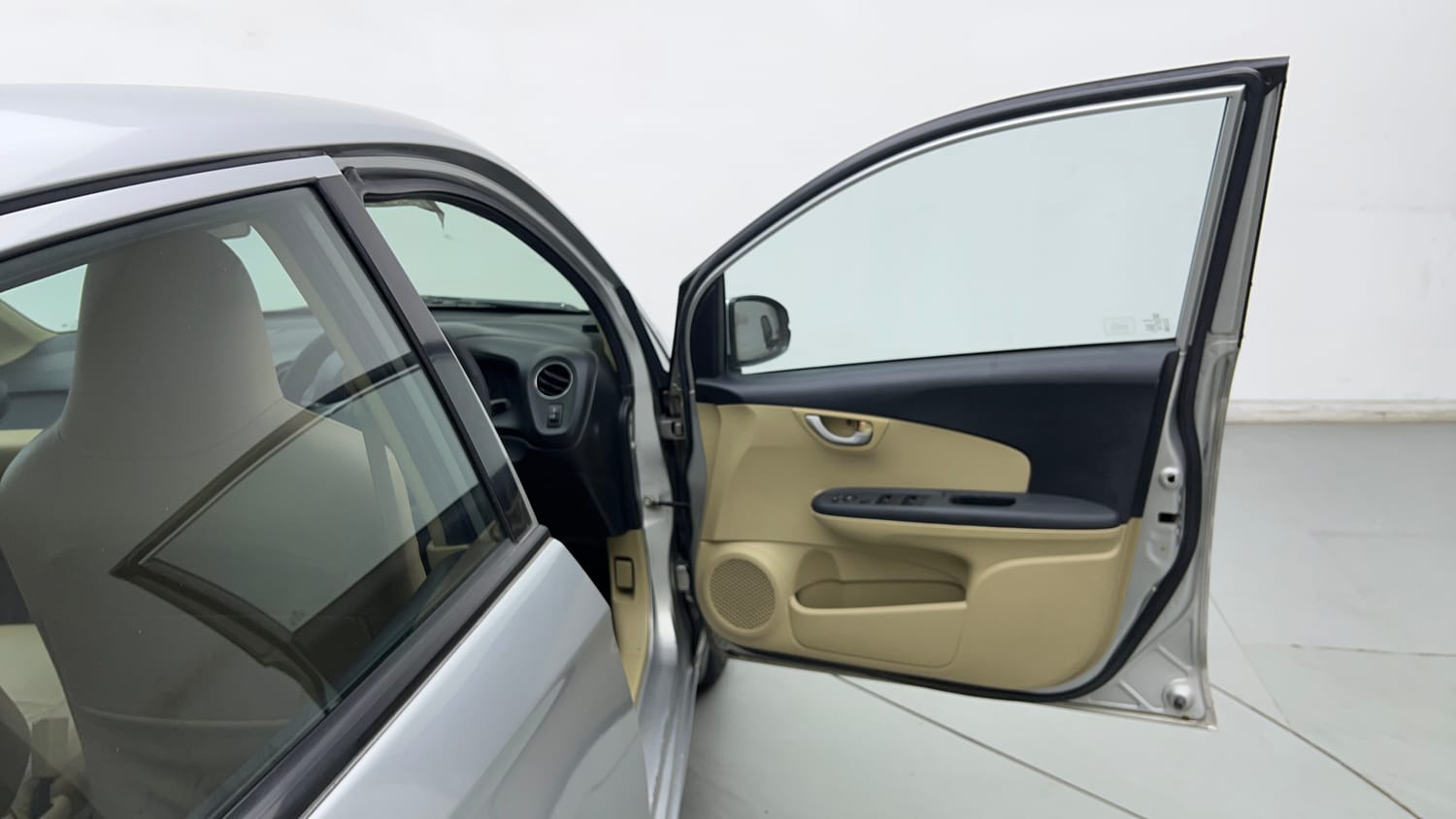 Used 2015 Honda Amaze 1.2 VX i-VTEC Petrol Manual interior RIGHT FRONT DOOR OPEN VIEW