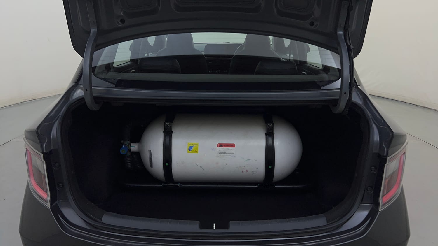 Used 2023 Hyundai Aura SX 1.2 CNG Cng Manual interior DICKY INSIDE VIEW
