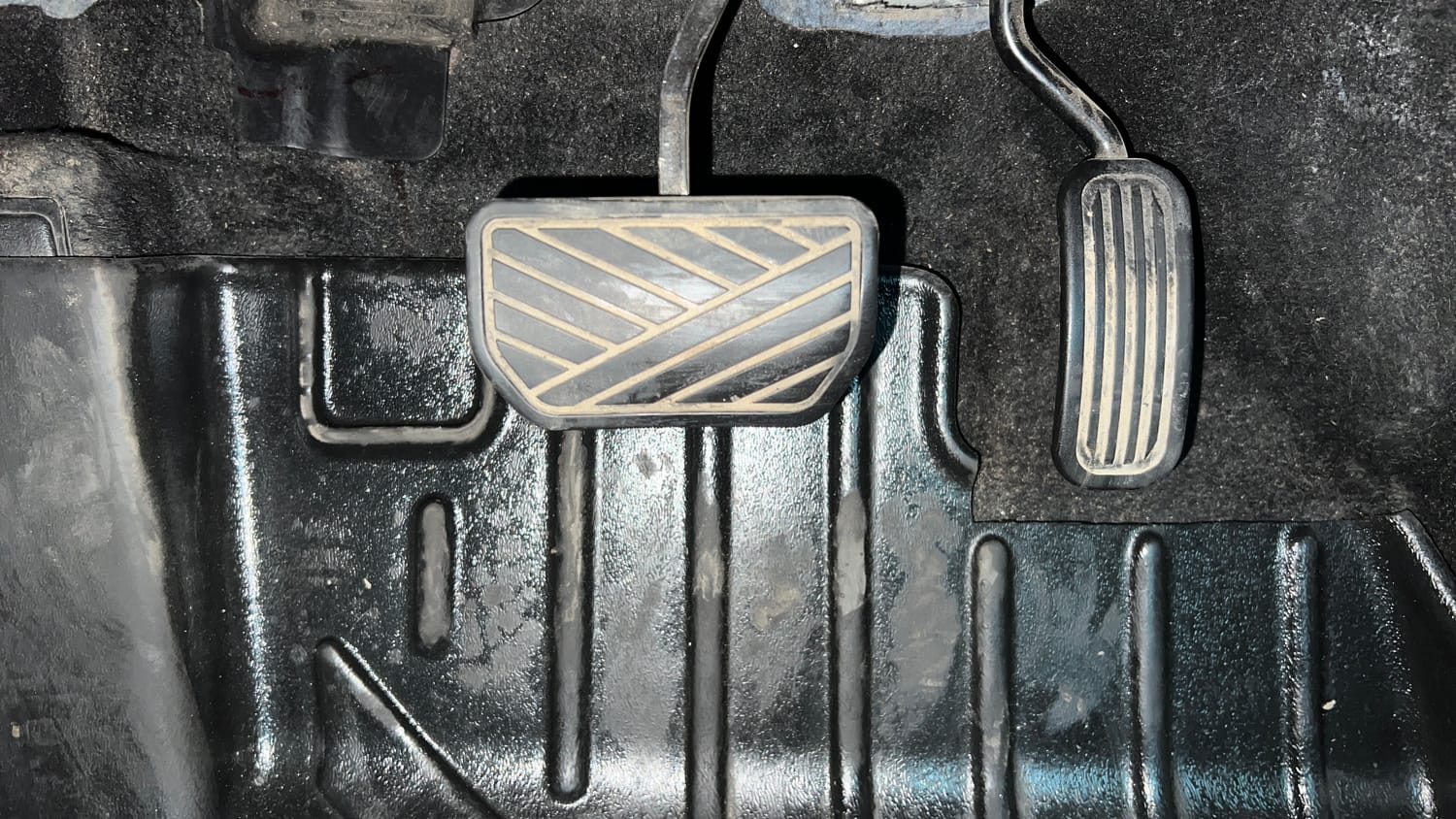 Used 2023 Toyota Urban Cruiser Hyryder V Hybrid Hybrid Automatic interior PEDALS VIEW