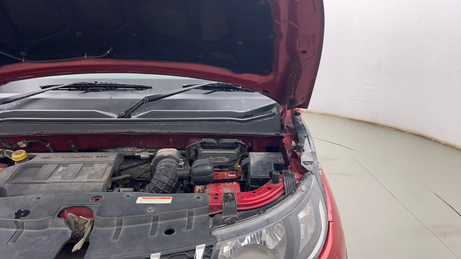Used 2018 Mahindra KUV100 NXT K4 Plus 6 STR Petrol Manual engine ENGINE LEFT SIDE HINGE & APRON VIEW