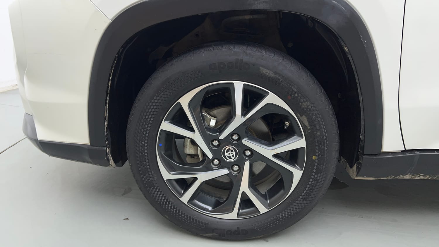 Used 2023 Toyota Urban Cruiser Hyryder V Hybrid Hybrid Automatic tyres LEFT FRONT TYRE RIM VIEW