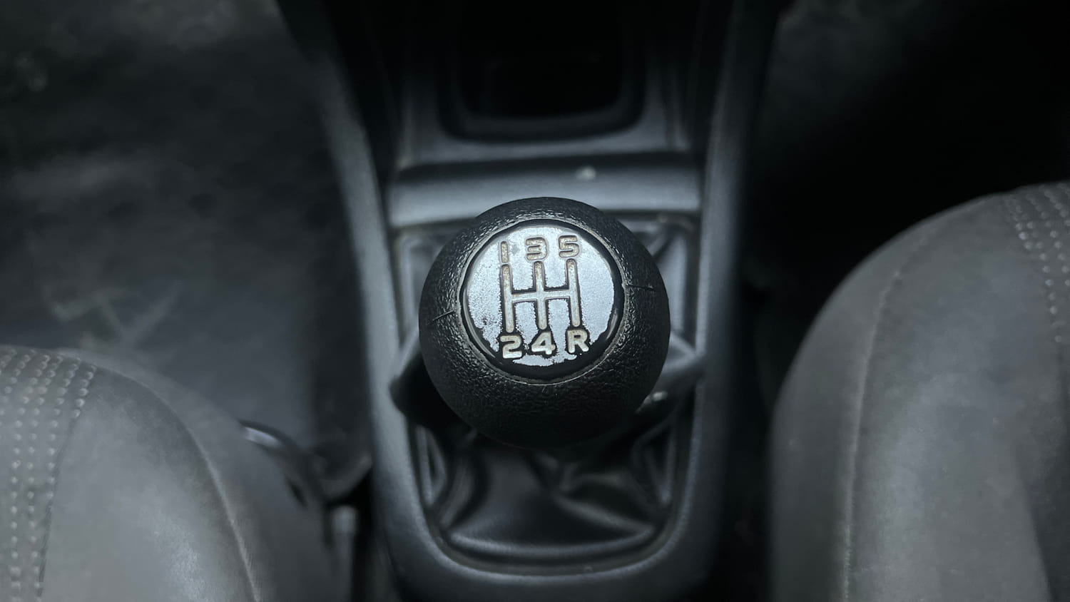 Used 2013 Maruti Suzuki Swift LDi Diesel Manual interior GEAR  KNOB VIEW