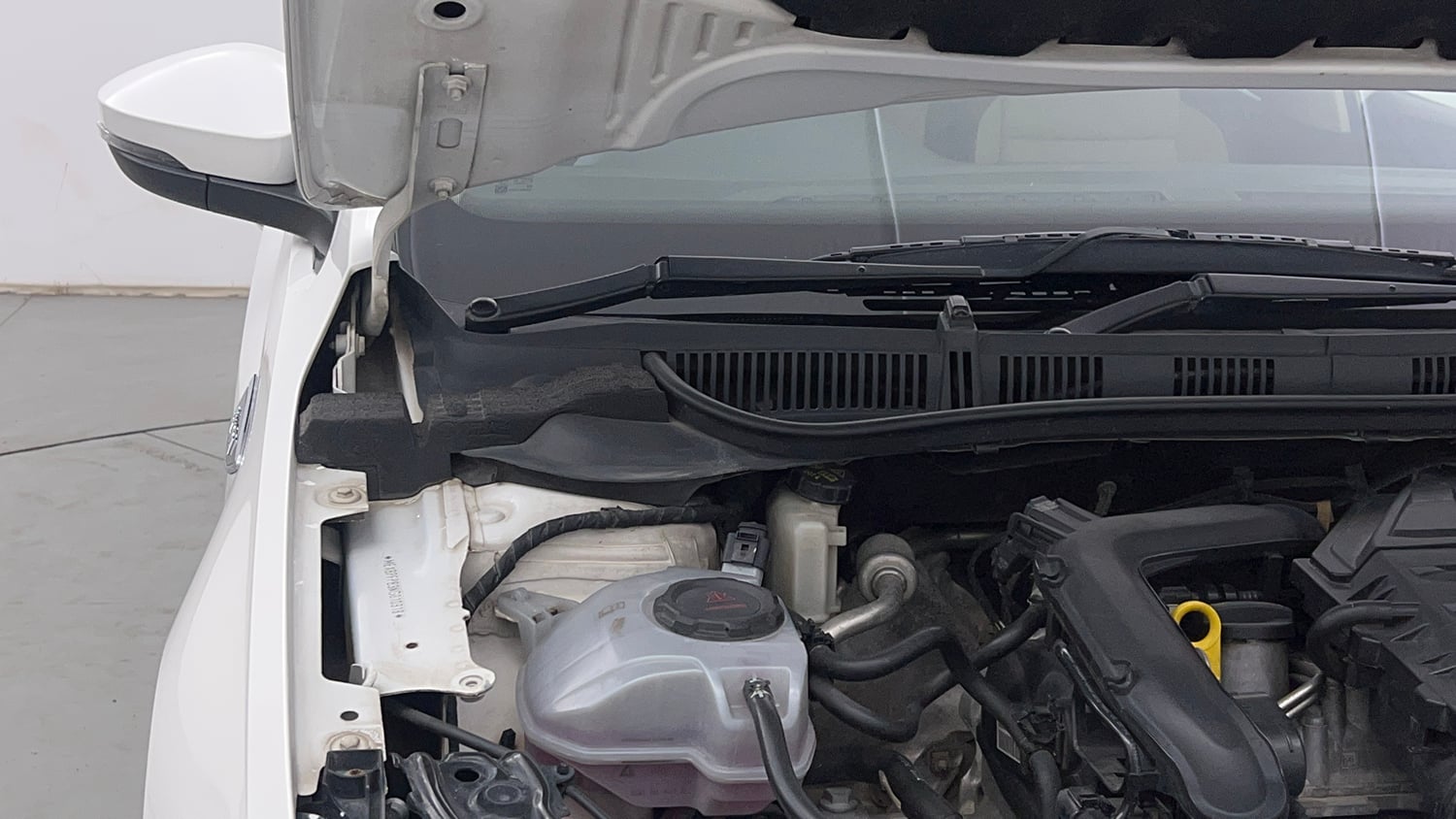 Used 2022 Skoda Slavia Style 1.0L TSI MT Petrol Manual engine ENGINE RIGHT SIDE HINGE & APRON VIEW