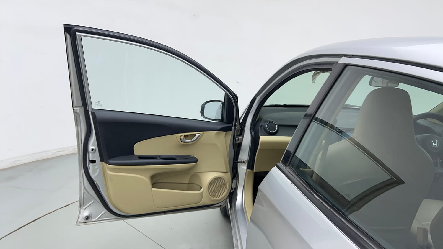 Used 2015 Honda Amaze 1.2 VX i-VTEC Petrol Manual interior LEFT FRONT DOOR OPEN VIEW