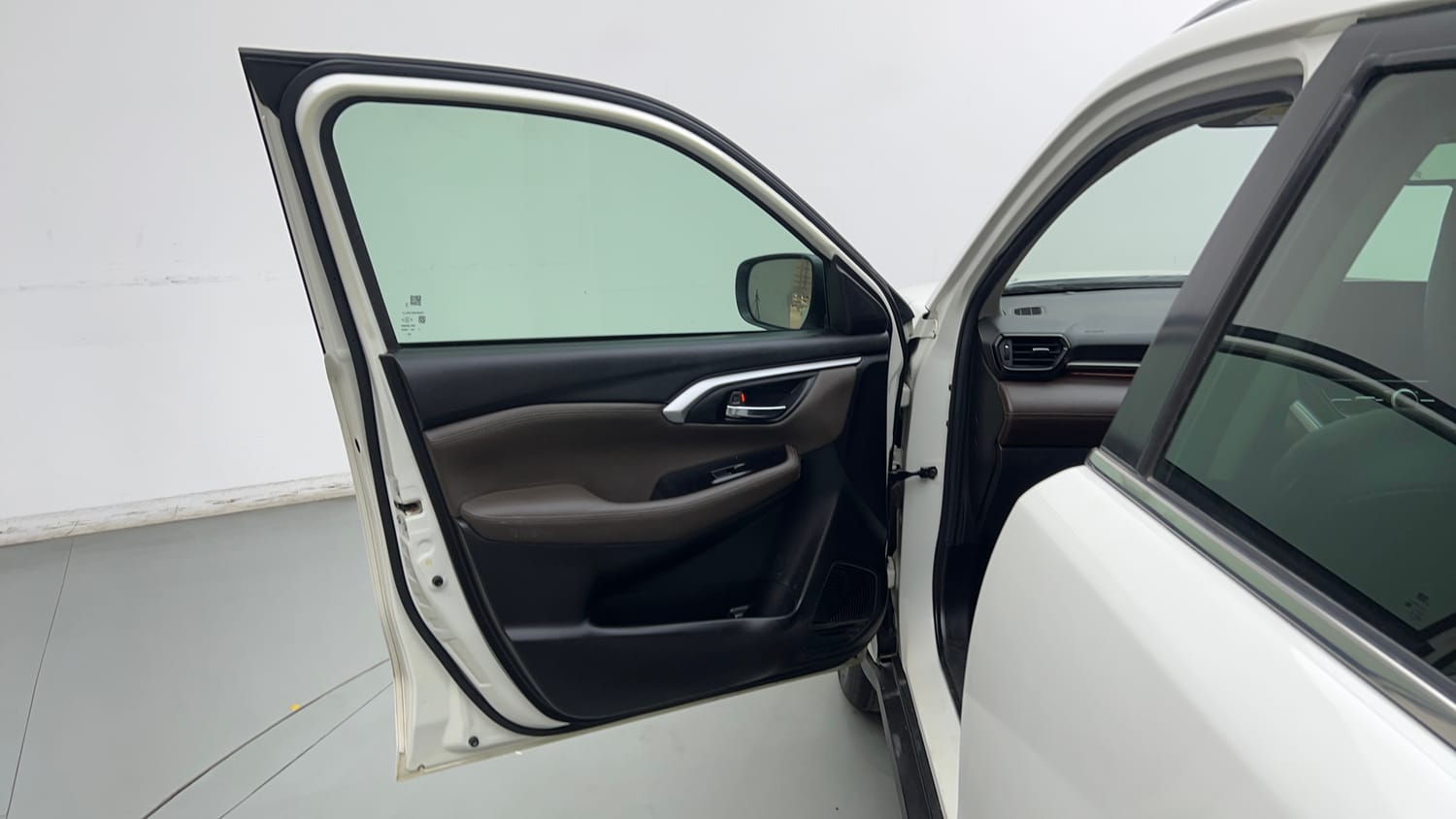 Used 2023 Toyota Urban Cruiser Hyryder V Hybrid Hybrid Automatic interior LEFT FRONT DOOR OPEN VIEW