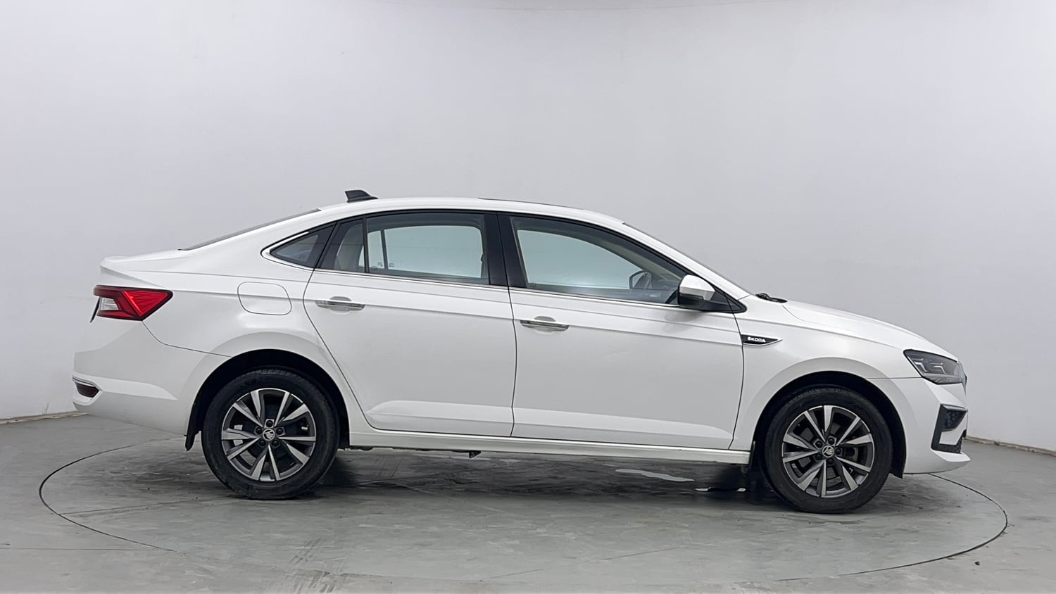 Used 2022 Skoda Slavia Style 1.0L TSI MT Petrol Manual exterior RIGHT SIDE VIEW
