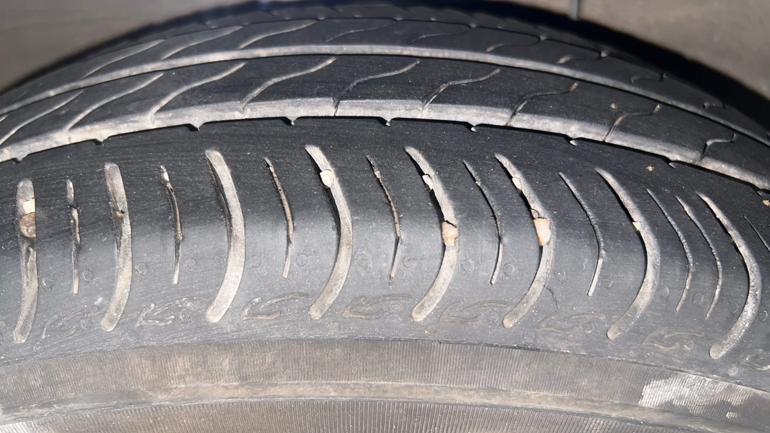Used 2023 Hyundai Aura SX 1.2 CNG Cng Manual tyres RIGHT REAR TYRE TREAD VIEW
