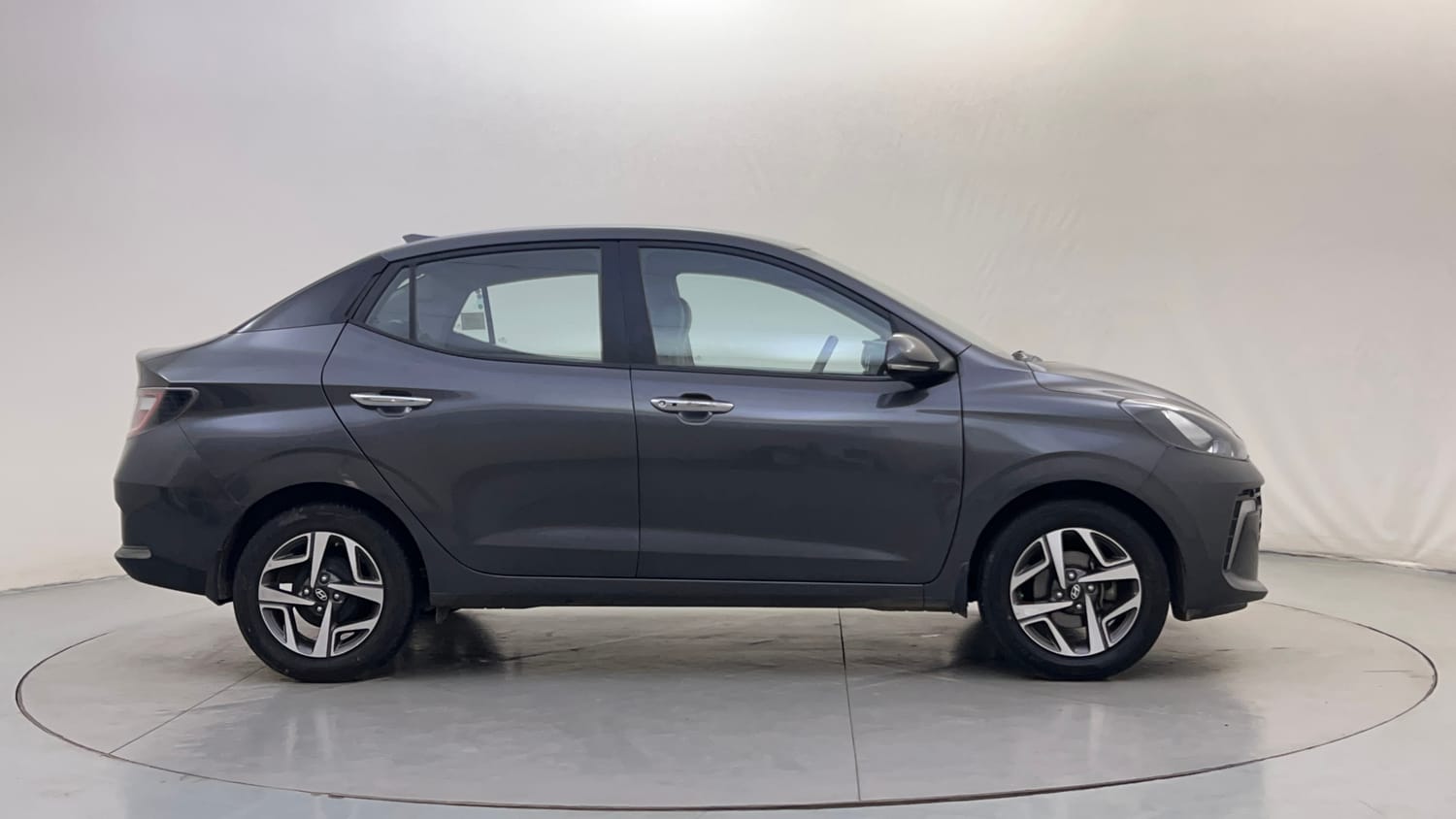 Used 2023 Hyundai Aura SX 1.2 CNG Cng Manual exterior RIGHT SIDE VIEW