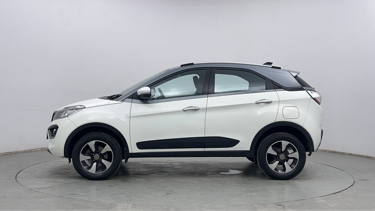 Used 2019 Tata Nexon XZ Plus Dual Tone Petrol Manual exterior LEFT SIDE VIEW