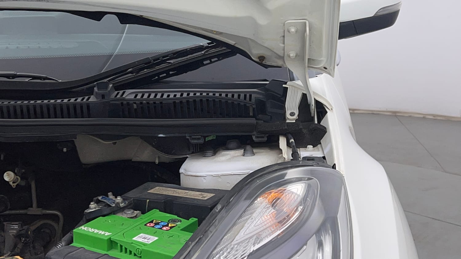 Used 2019 Tata Nexon XZ Plus Dual Tone Petrol Manual engine ENGINE LEFT SIDE HINGE & APRON VIEW