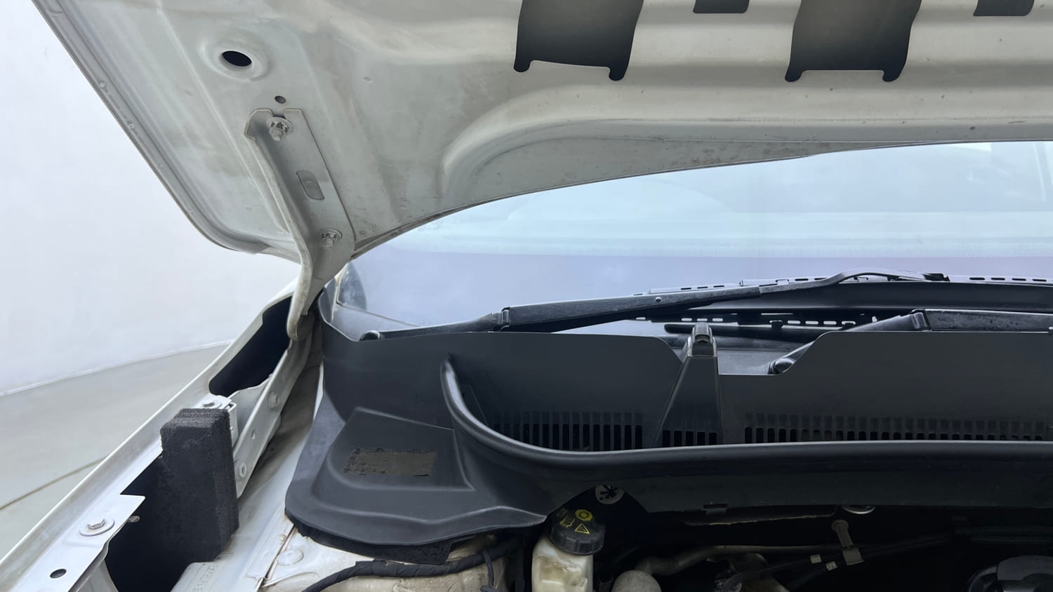 Used 2022 Skoda Kushaq Style 1.5L TSI MT Petrol Manual engine ENGINE RIGHT SIDE HINGE & APRON VIEW