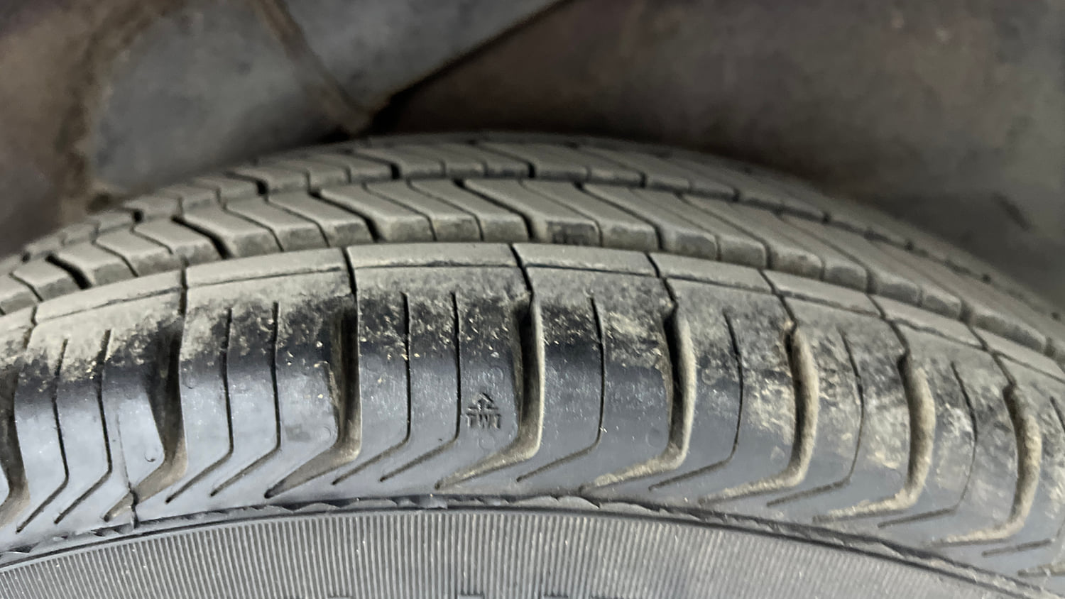 Used 2012 Hyundai i10 Sportz 1.2 AT Kappa2 Petrol Automatic tyres LEFT REAR TYRE TREAD VIEW