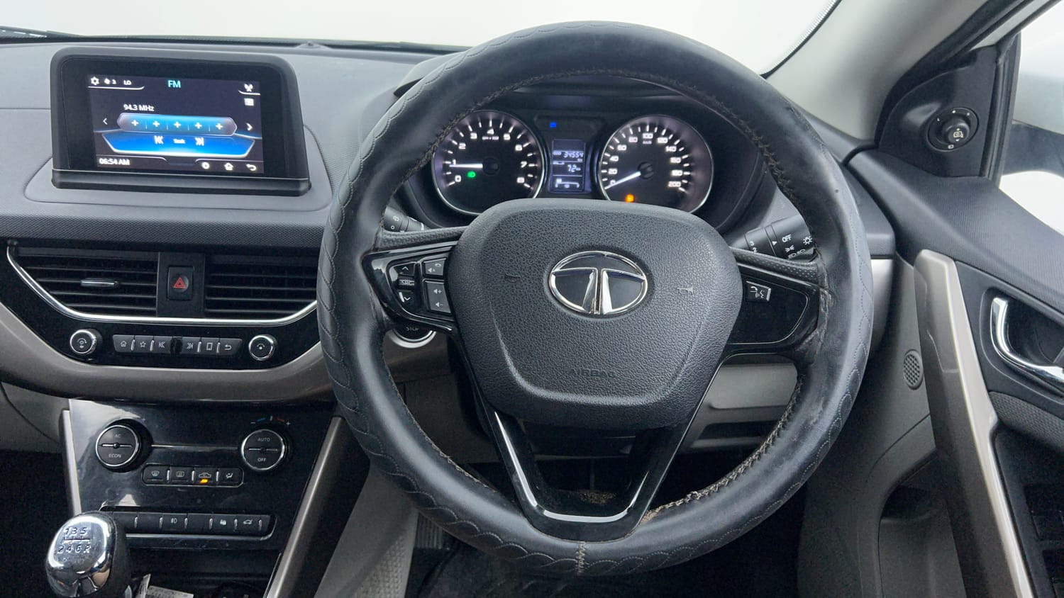 Used 2019 Tata Nexon XZ Plus Dual Tone Petrol Manual interior STEERING VIEW