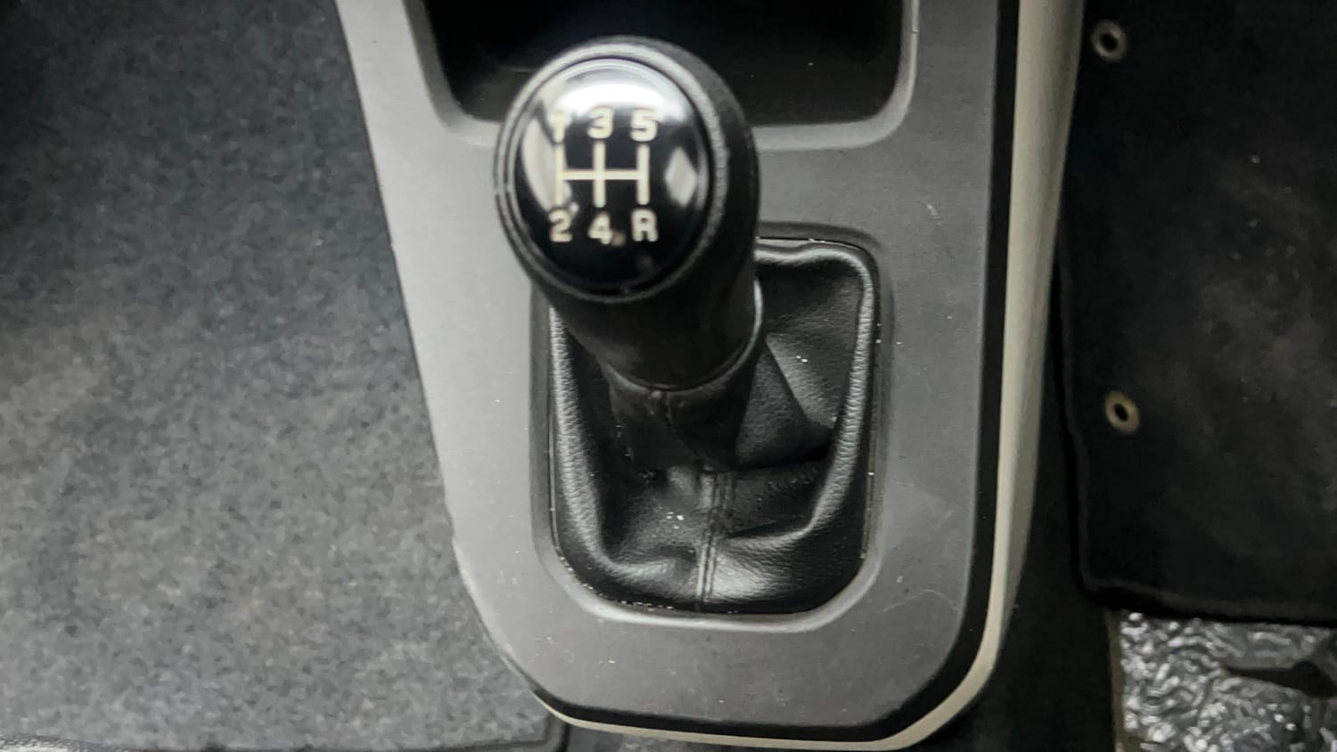 Used 2019 Maruti Suzuki Wagon R VXi 1.0 Petrol Manual interior GEAR  KNOB VIEW