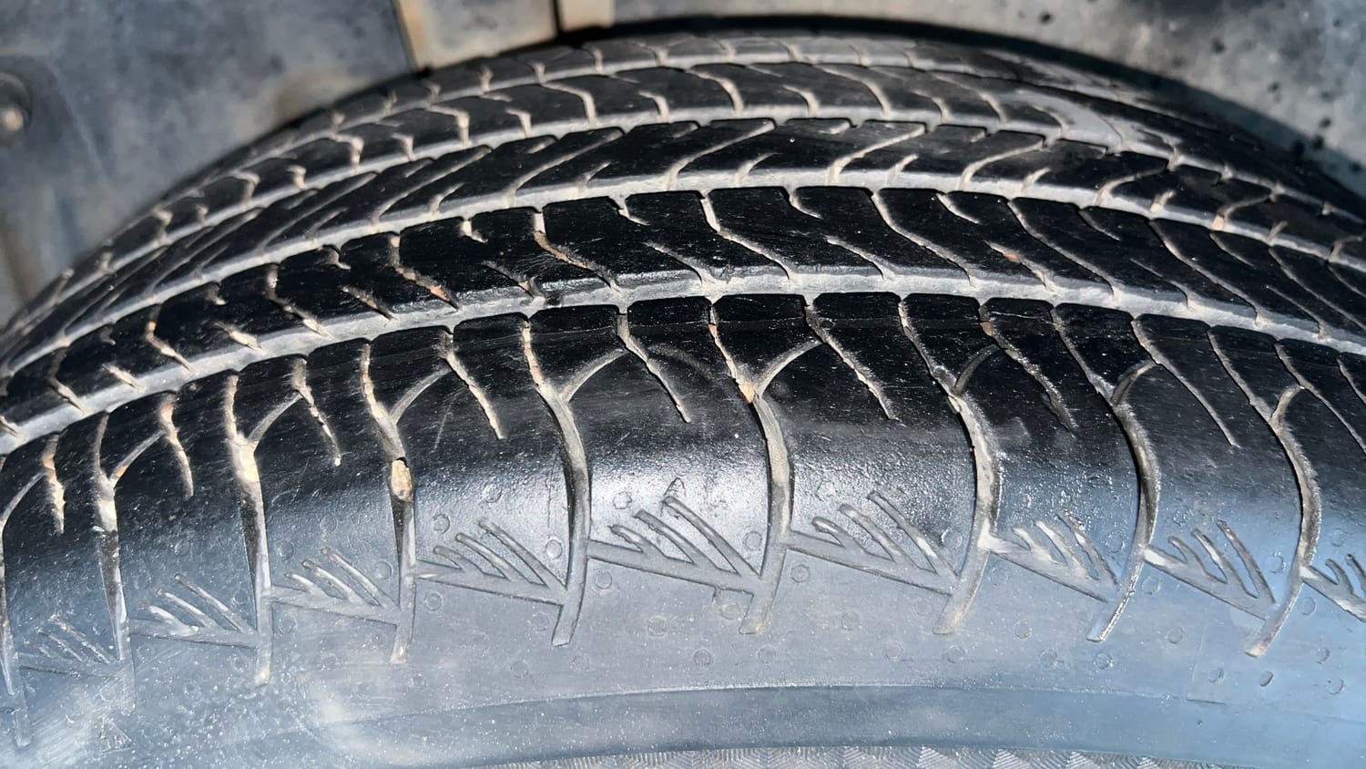 Used 2023 Toyota Urban Cruiser Hyryder V Hybrid Hybrid Automatic tyres RIGHT REAR TYRE TREAD VIEW