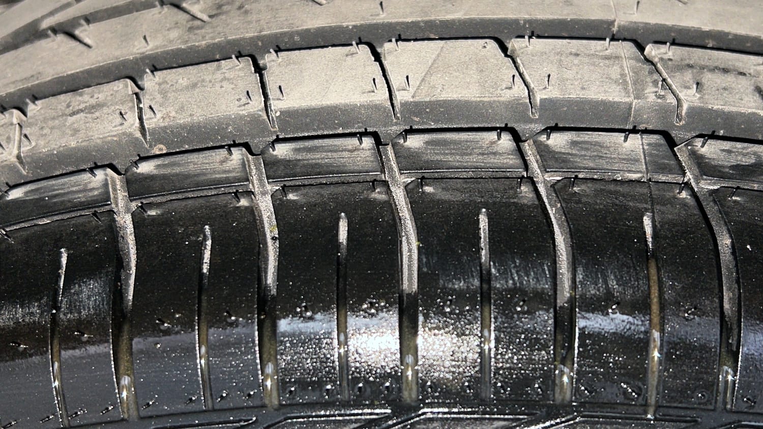 Used 2019 Tata Nexon XZ Plus Dual Tone Petrol Manual tyres RIGHT REAR TYRE TREAD VIEW