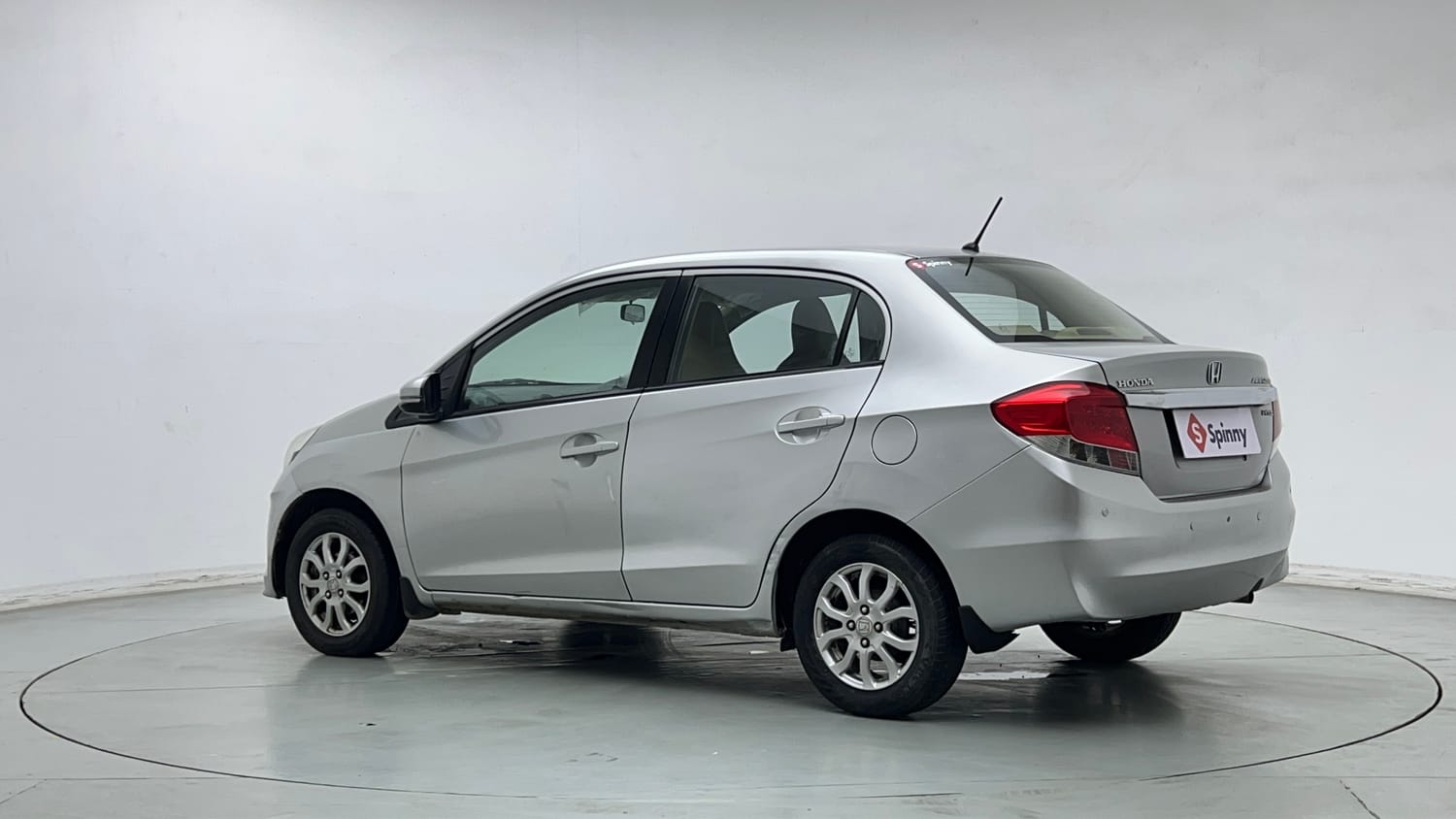 Used 2015 Honda Amaze 1.2 VX i-VTEC Petrol Manual exterior LEFT REAR CORNER VIEW