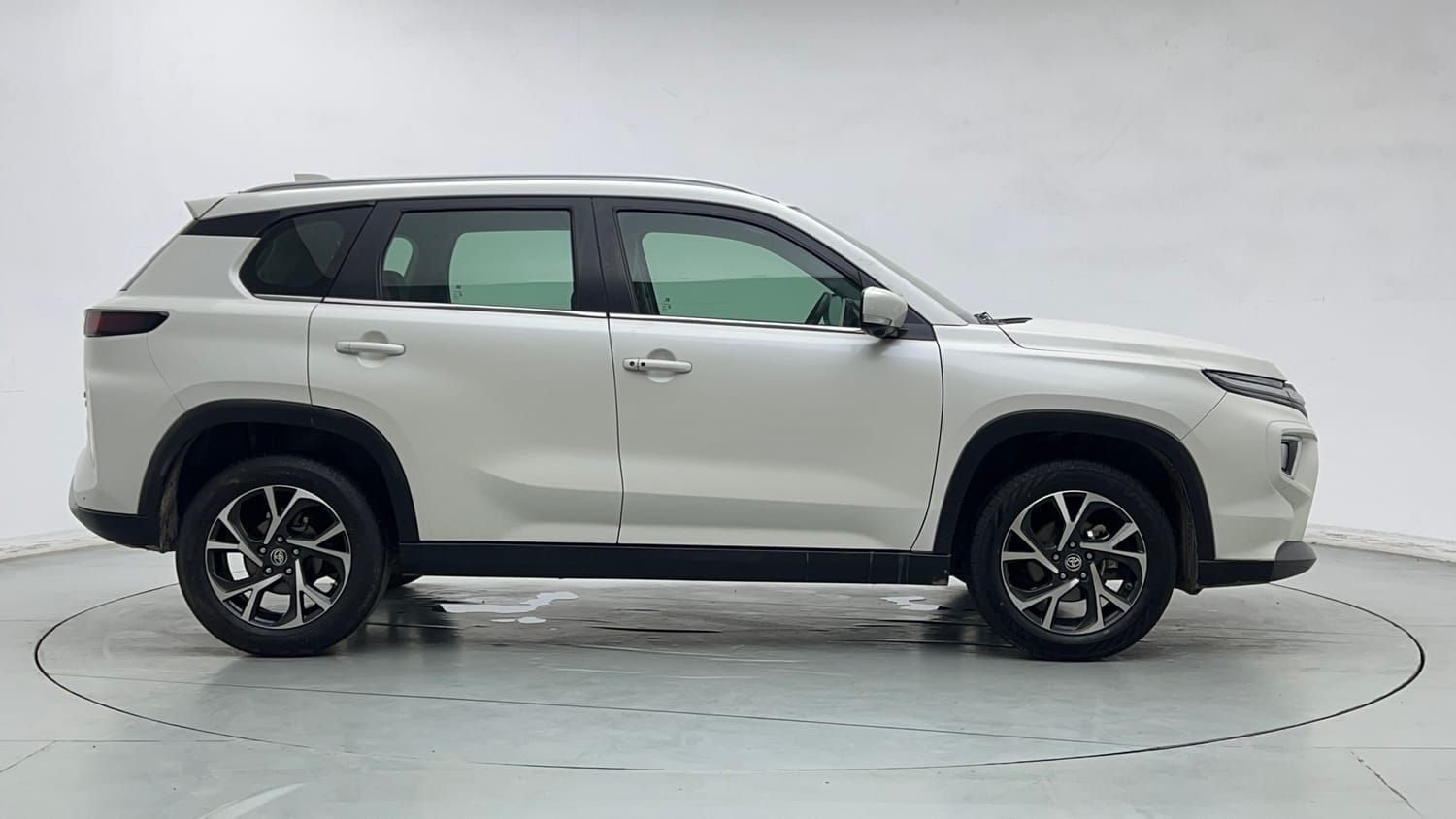 Used 2023 Toyota Urban Cruiser Hyryder V Hybrid Hybrid Automatic exterior RIGHT SIDE VIEW