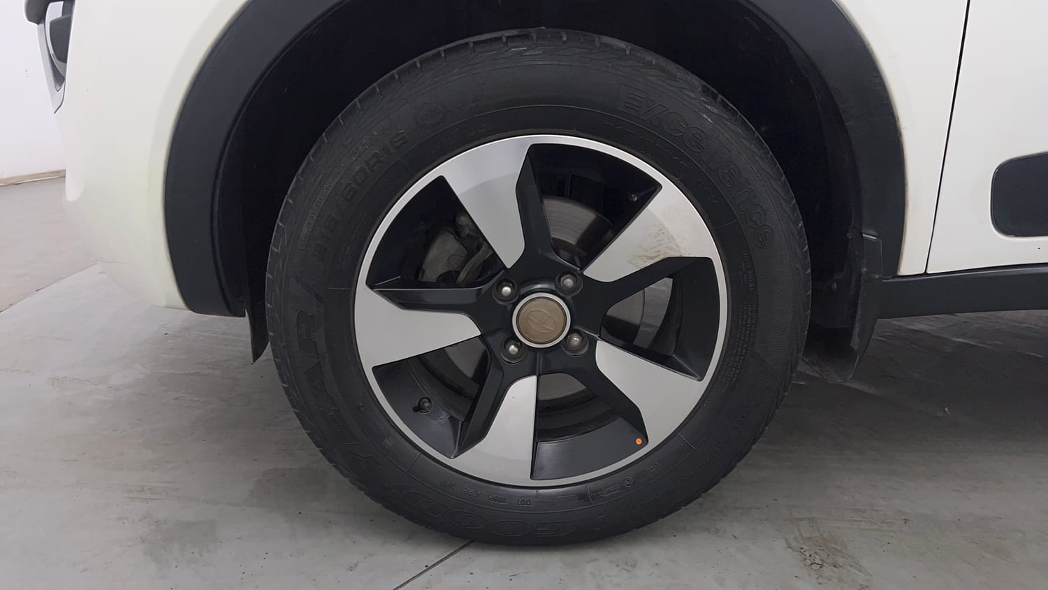 Used 2019 Tata Nexon XZ Plus Dual Tone Petrol Manual tyres LEFT FRONT TYRE RIM VIEW