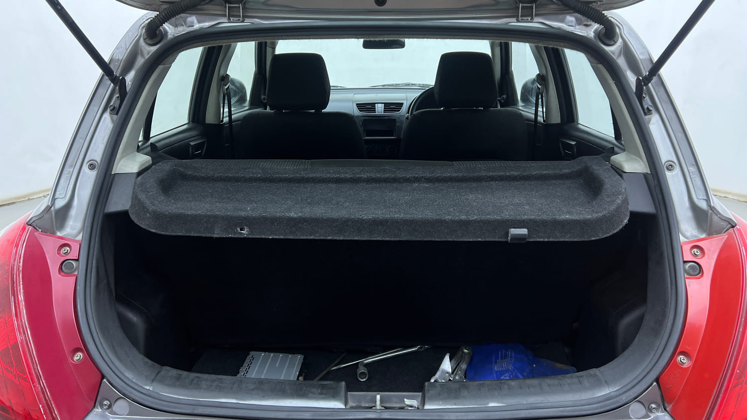 Used 2013 Maruti Suzuki Swift LDi Diesel Manual interior DICKY INSIDE VIEW